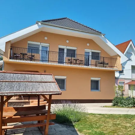 公寓 Lilian Apartmanhaz