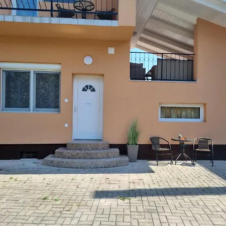 Lilian Apartmanhaz * Siofok