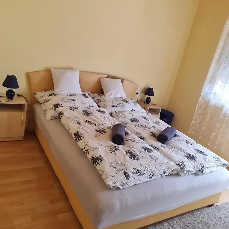 Lilian Apartmanhaz Daire Siofok