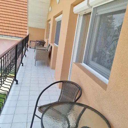 Lilian Apartmanhaz Daire Siofok
