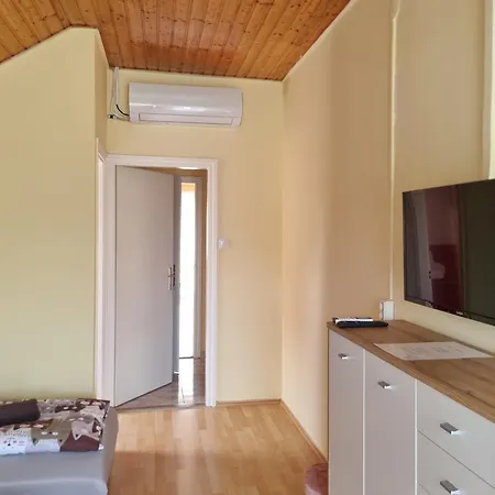Lilian Apartmanhaz アパート *