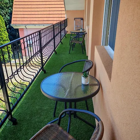 公寓 Lilian Apartmanhaz